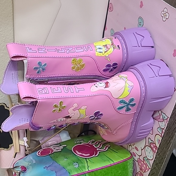 💖 💛 Rare Spongebob Bikini Bottom Besties Combat Boots sz 5 🌟 New 🎀 - Picture 4 of 8